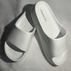 New white madden girl sandals size 10. No Box